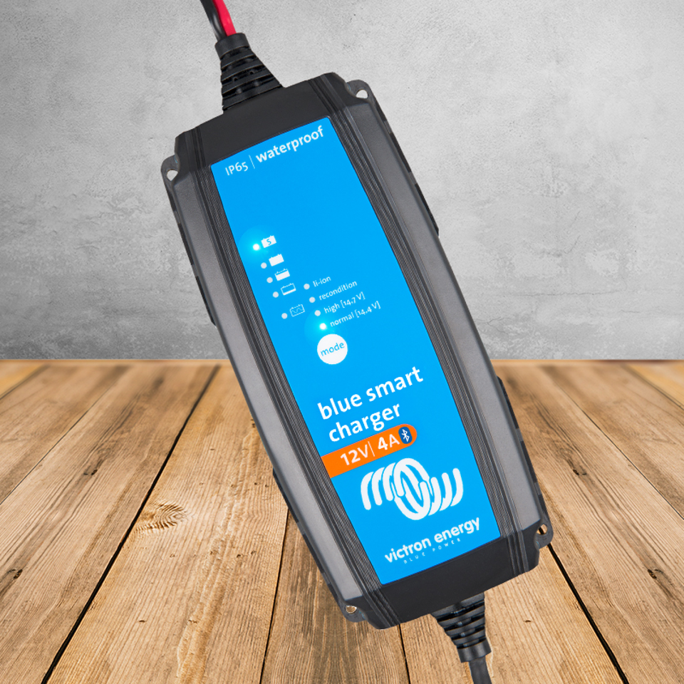 Blue Smart IP65s Charger 12 4 230V AU-NZ Retail